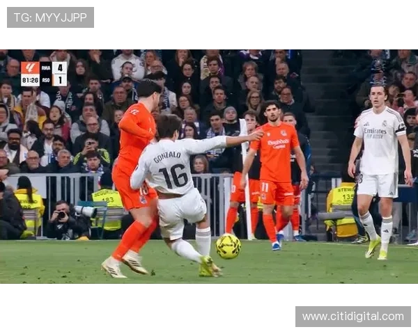 西甲公布皇马第二个点球VAR对话，主裁认为是一个明显踩踏